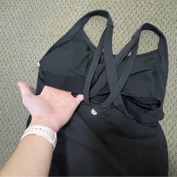 Lululemon top (size 8) with build in bra - Picture 4 of 4